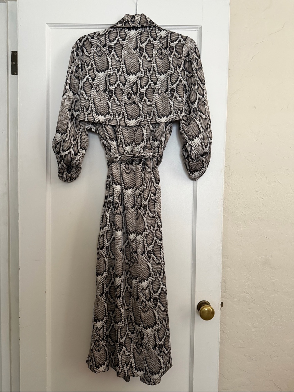 AFRM Women’s Hendrix Snakeskin Print Long Duster Trench - size medium - Picture 5 of 5